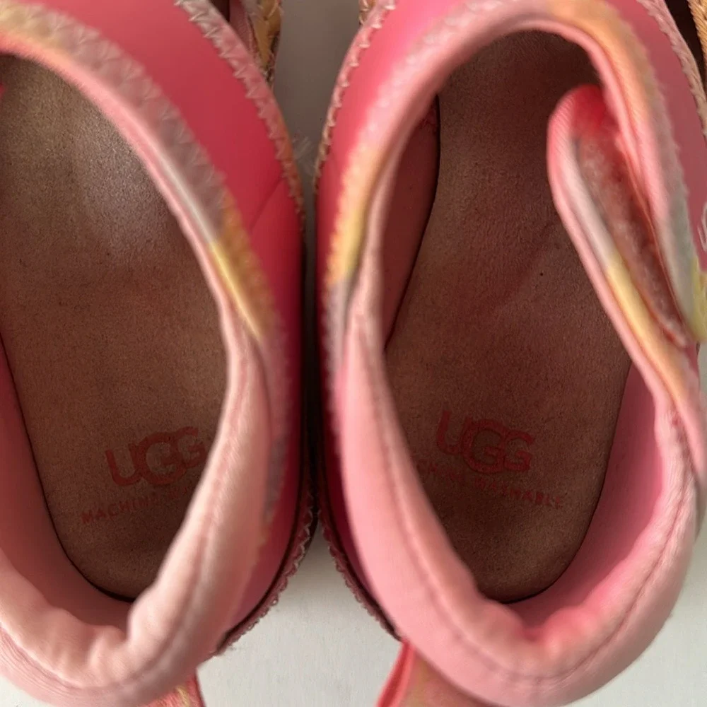 UGG Toddler sandals Delta Closed Toe water shoes in Pink size 10 slip